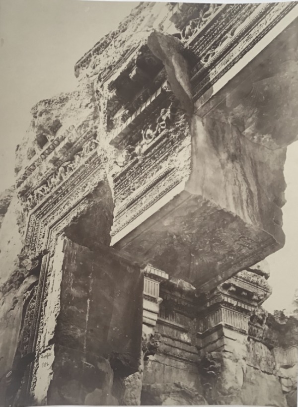 Image du produit Baalbeck. Extérieur de la porte du temple de Jupiter.