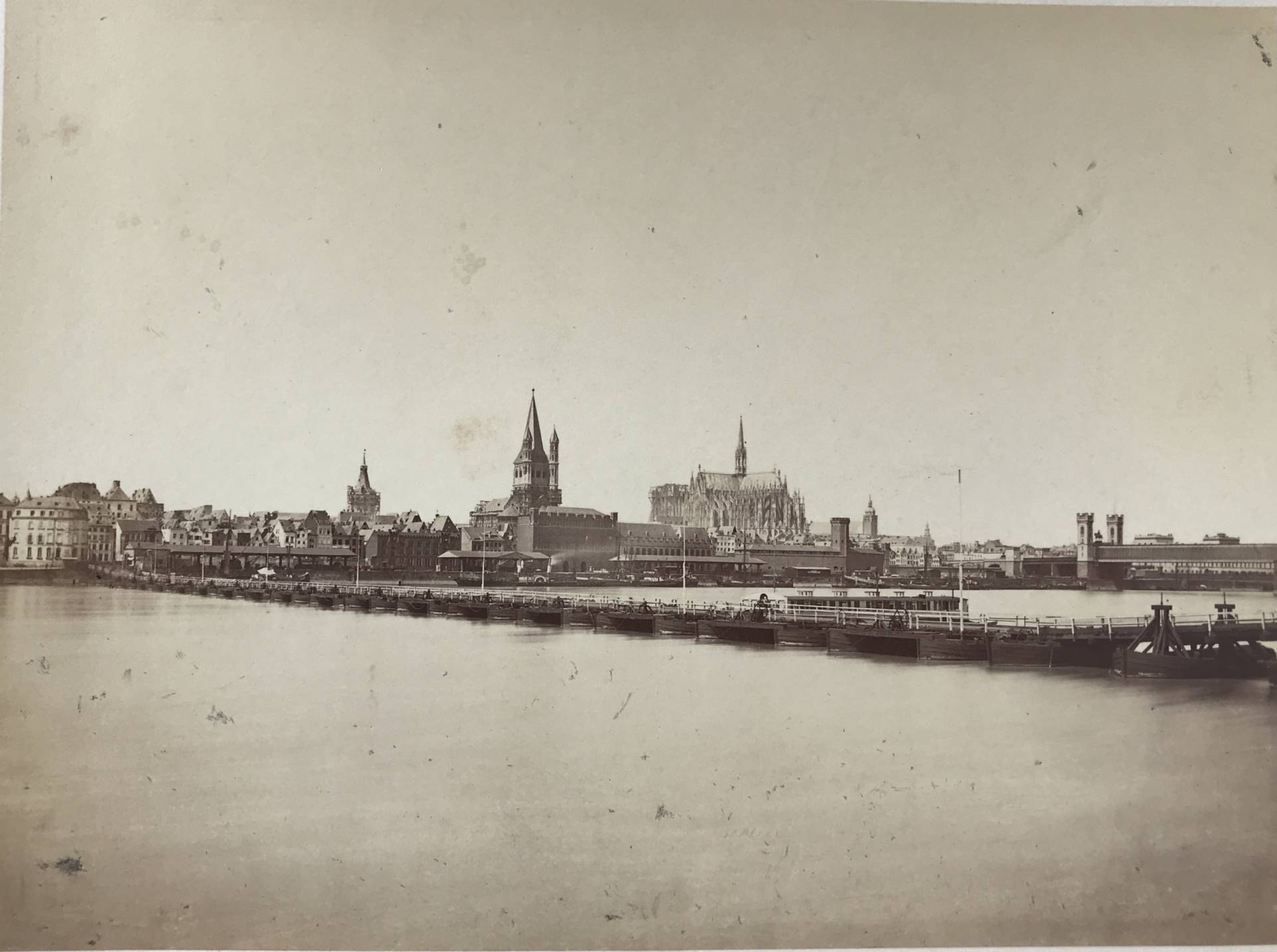 Miniature du produit Cologne. Le Rhin, le pont de bateaux, la Cathédrale.