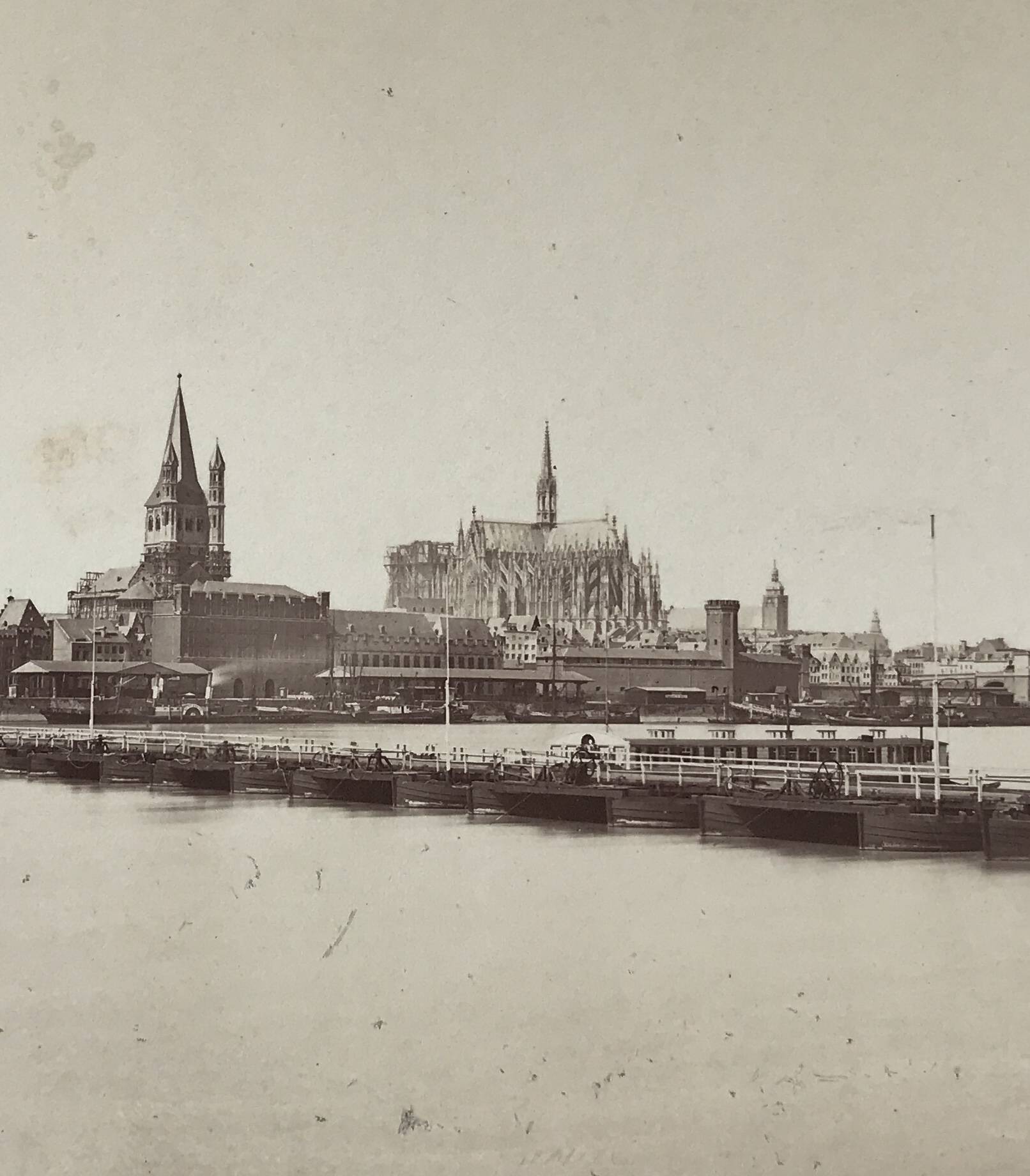 Miniature du produit Cologne. Le Rhin, le pont de bateaux, la Cathédrale.