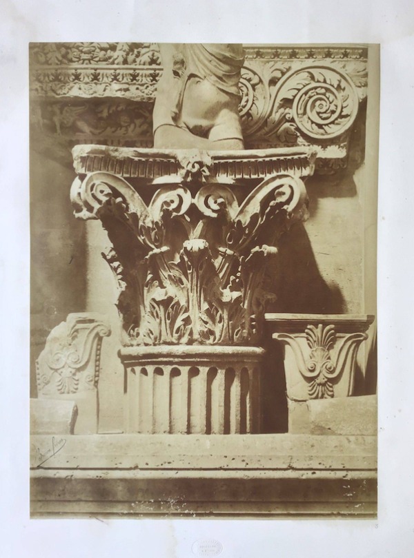Product image Composition aux chapiteaux antiques.