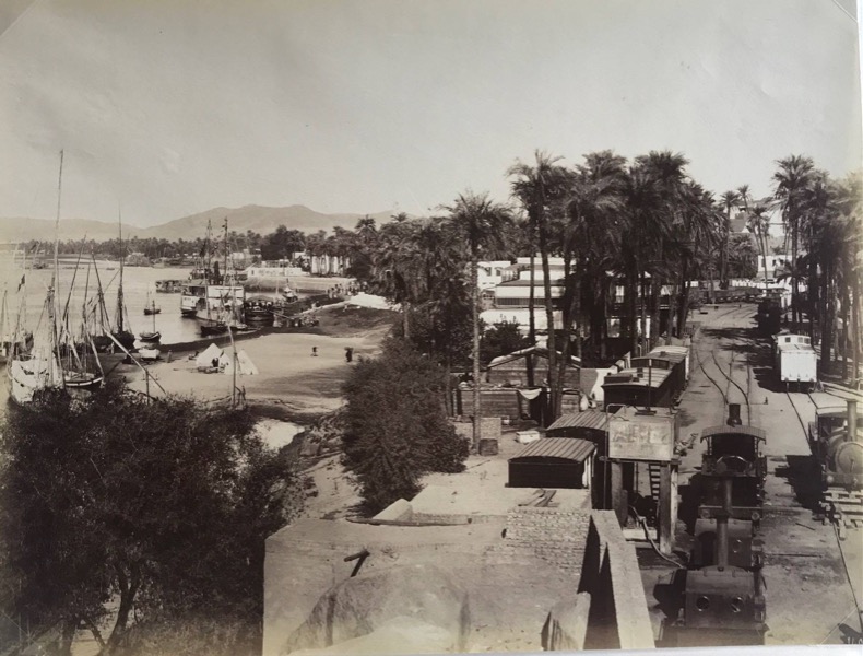 Image du produit Gare de chemin de fer au bord du Nil. Egypte.
