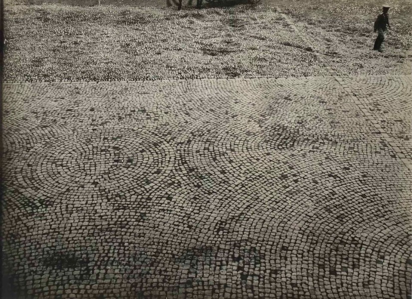Product image Une place pavée. Tiflis 1911.